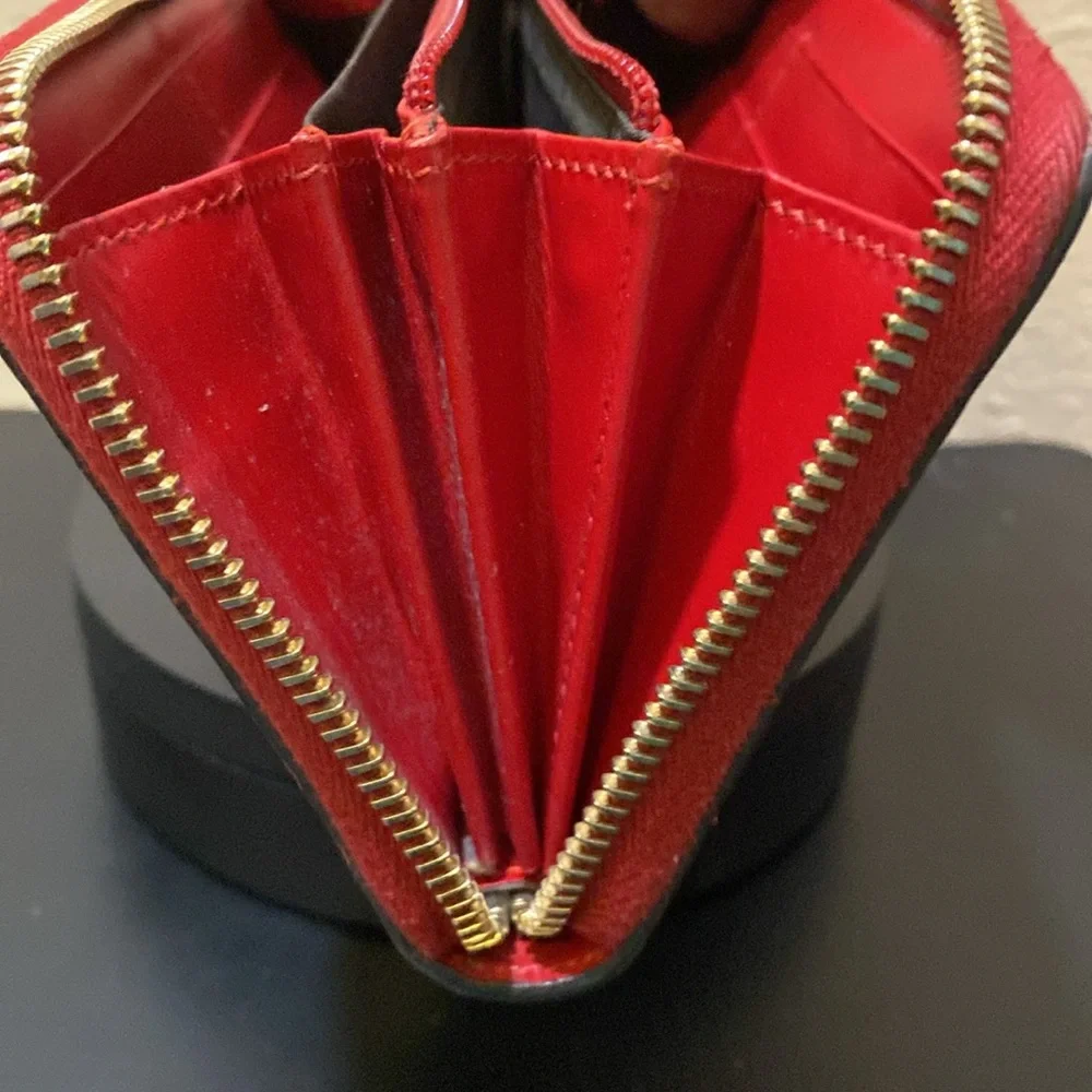 Beautiful red Gucci Guccissima bow zip wallet. β€οΈ - Picture 9 of 12